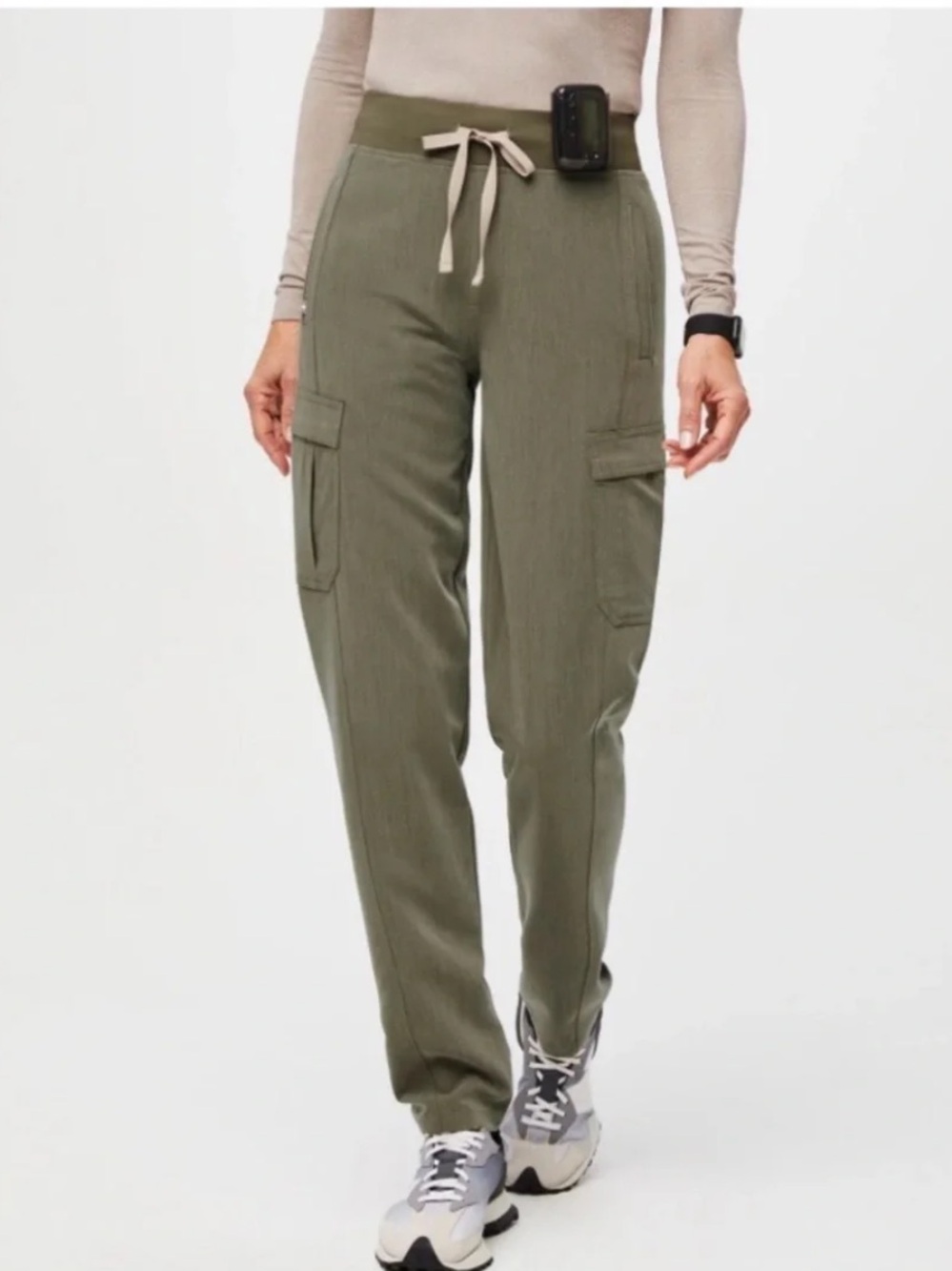 Figs Heathered Olive High Waisted Ukwala Tapered Women Cargo Scrub Pants L